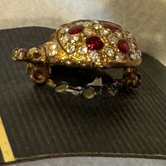 2 Lilylin Brooches—1 Apple 1 lady Bug. Lady bug has 1 jewel missing. See Pics - Picture 5 of 6